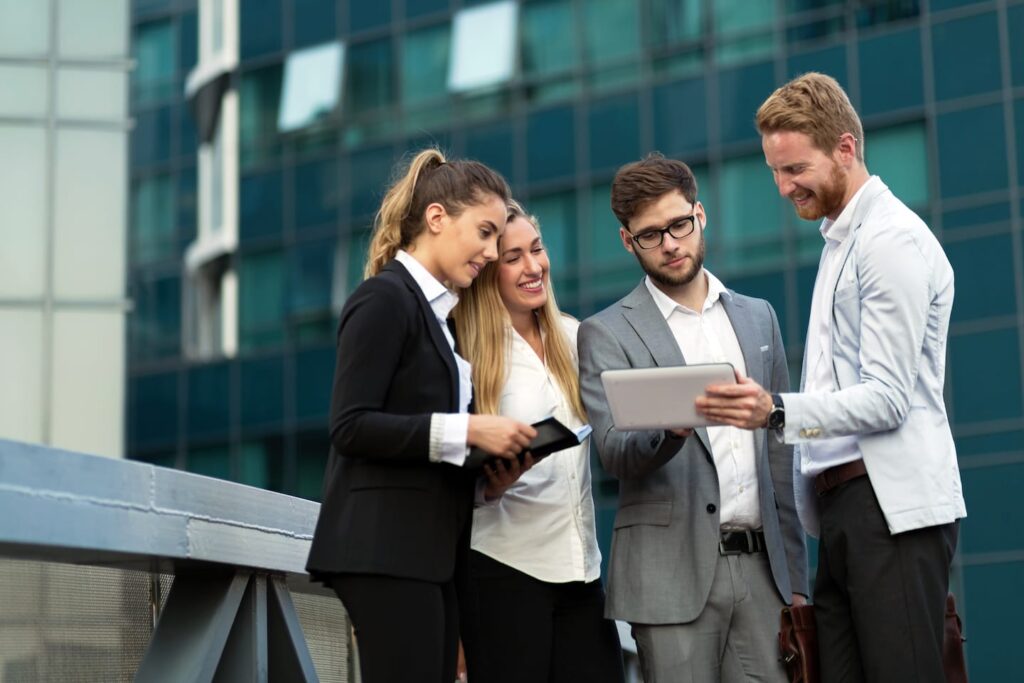 Business People And Coworkers Outside 46ZMVDY 1024x683