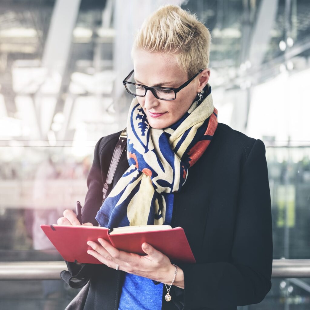 Businesswoman Writing Waiting Flight Concept PA72YZ6 1024x1024