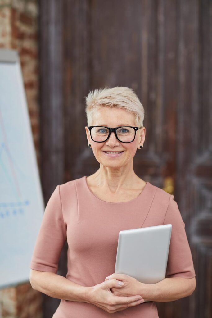 Mature Businesswoman Wearing Glasses YT5CU8Q 683x1024